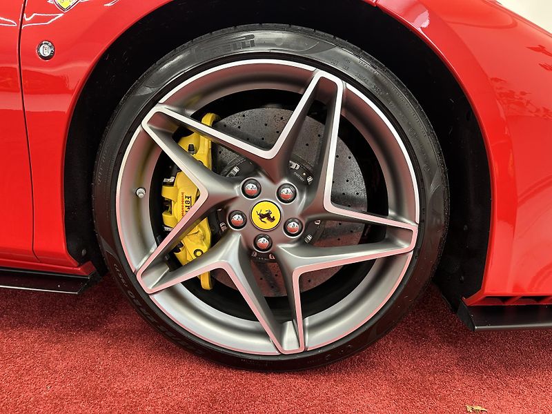 Ferrari F8 (2022) Spider*LIFT*DISPLAY*TEMPOMAT - fotka 15 z 18
