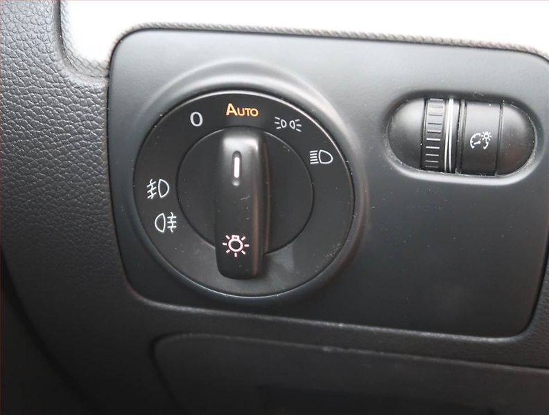 Volkswagen Golf (2013) Comfortline 2.0 TDI, Automat - fotka 17 z 20