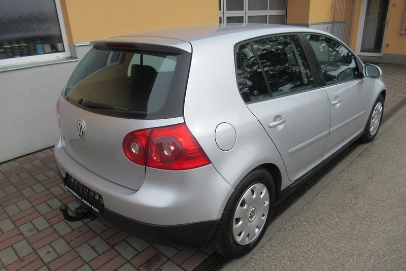Volkswagen Golf 1.9 TDi AUT. KLIMA TAŽNÉ - fotka 2 z 18