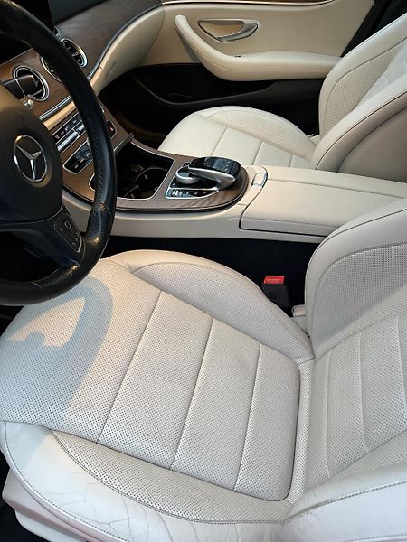 Mercedes-Benz Třídy E (2018) 350D4x4,EXCLUSIV,tažné,PANORAM - fotka 9 z 19