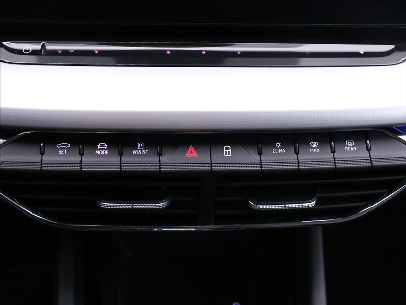 Škoda Octavia 2,0 TDI DSG Style Matrix DPH - fotka 26 z 34