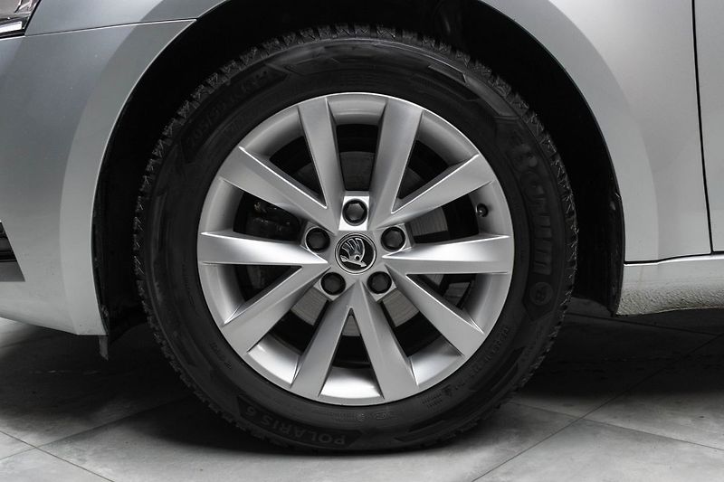 Škoda Octavia 1.6 TDI*85kW*STYLE*DPH* - fotka 33 z 36