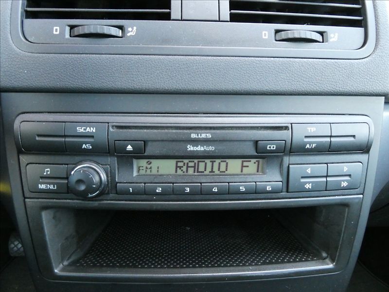 Škoda Yeti 2,0 TDi 81kW 4x4,2x kola,závěs - fotka 27 z 42