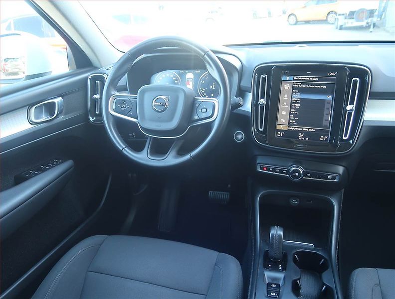 Volvo XC40 (2021) B4 - fotka 7 z 15