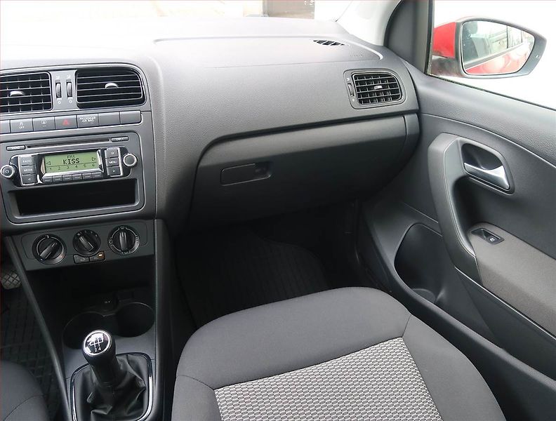 Volkswagen Polo (2011) 1.2 12V, ČR,1.maj - fotka 8 z 14