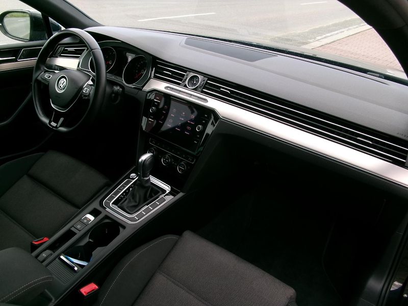 Volkswagen Passat Variant (2018) 1,5TSI AC NAVI ACC BT - fotka 36 z 39