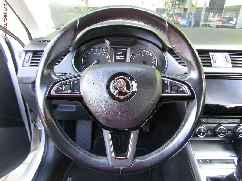 Škoda Octavia (2016) 1.6 TDi, Style, +kola - fotka 18 z 20