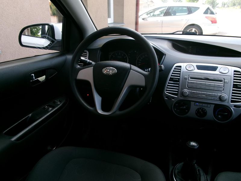Hyundai i20 (2012) 1,2i KLIMA ČR ISOFIX - fotka 11 z 27
