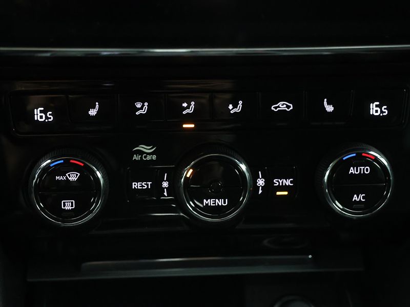Škoda Superb 2,0 TDI 110kW DSG CZ 1.Maj DPH - fotka 23 z 31