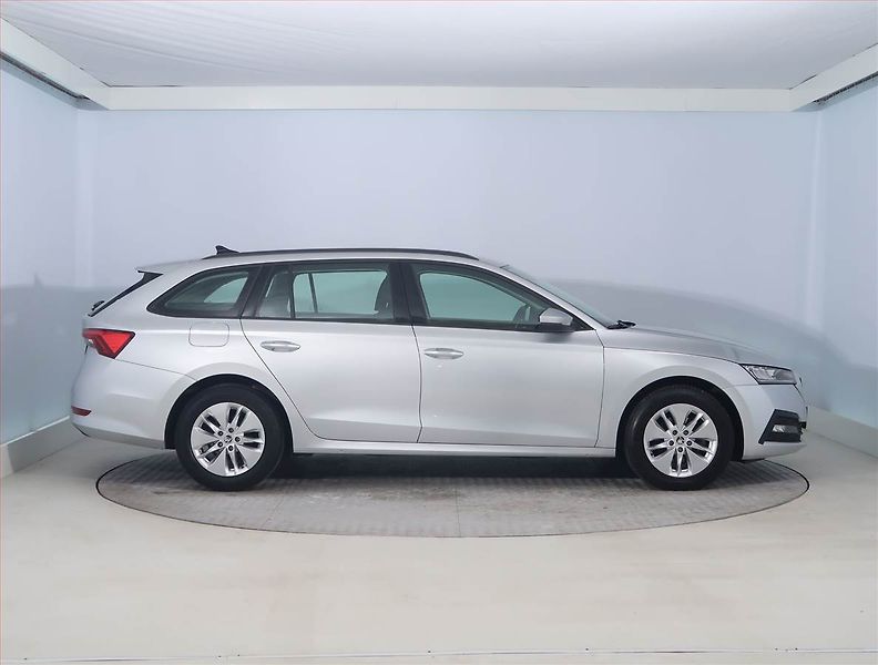 Škoda Octavia (2022) Ambition 2.0 TDI, ČR,1.maj - fotka 6 z 20