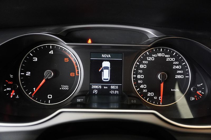 Audi A4 2,0 TDI S-LINE - fotka 20 z 30