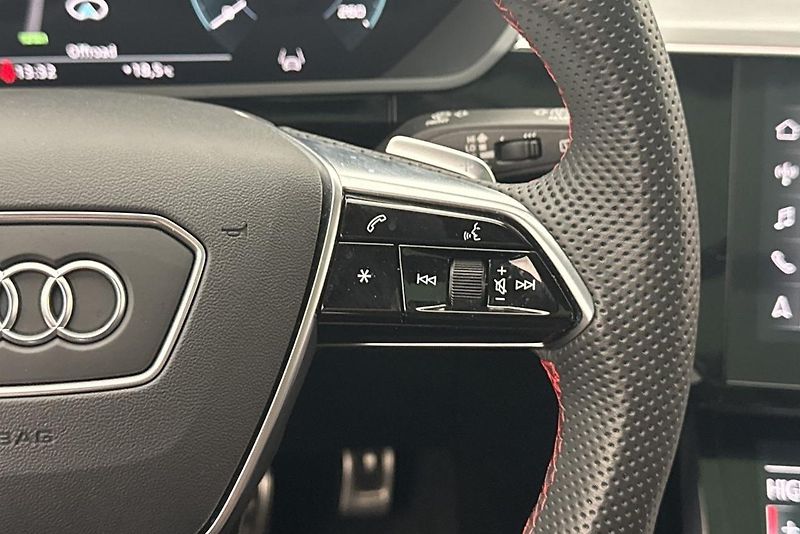 Audi SQ8 e-tron quattro Tažné Pano 360k - fotka 11 z 34