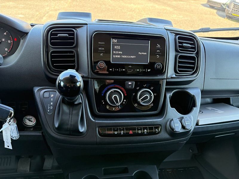Toyota Proace Max (2026) 2.2, 180k, 8AT, 10palet - fotka 12 z 23