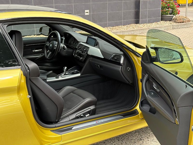 BMW M4 F82 LCI, 317 kW,34991km - fotka 37 z 56