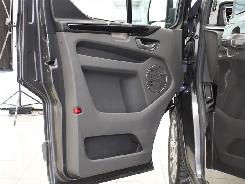 Ford Tourneo Custom 2,0 EB 136kW AT Titan.X 1.maj. - fotka 17 z 25