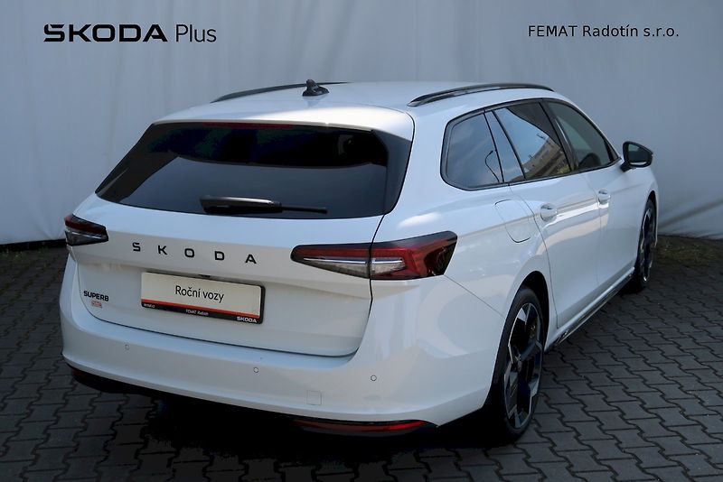 Škoda Superb (2026) Combi SportLine 2,0 TDi/110 kW - fotka 2 z 33