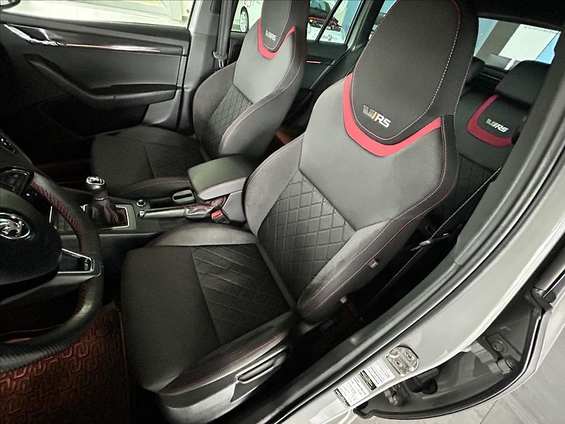 Škoda Octavia 2,0   TSI 180kW,RS,MANUÁL,SERV - fotka 26 z 34