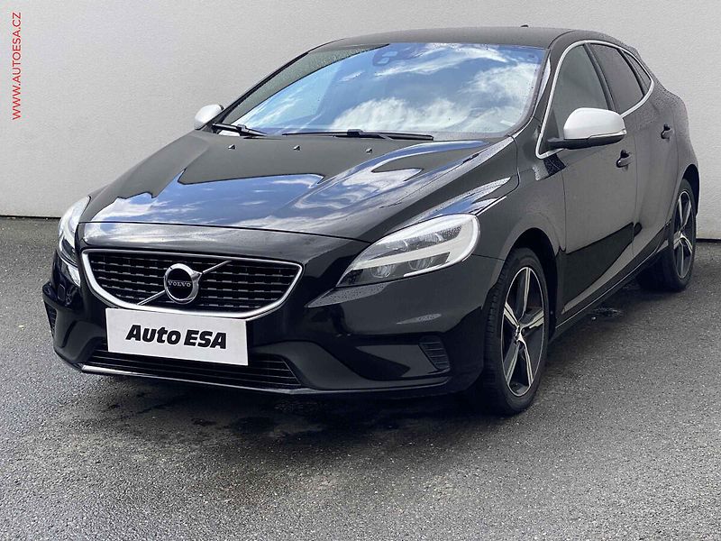 Volvo V40 (2018) 2.0i, AT, LED, kamera - fotka 3 z 18