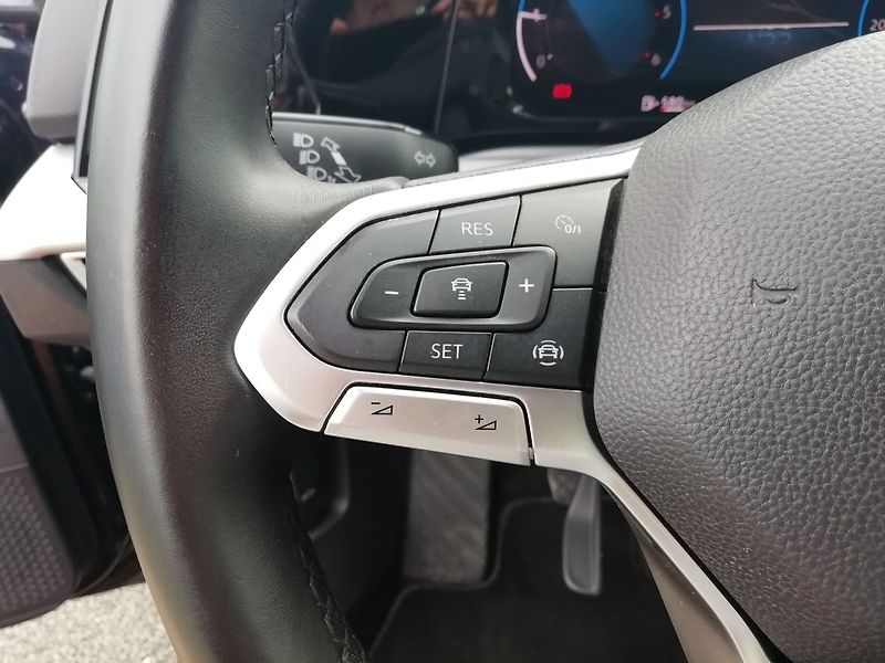Volkswagen Golf Life  Variant 2,0 TDI Life 85 - fotka 9 z 17