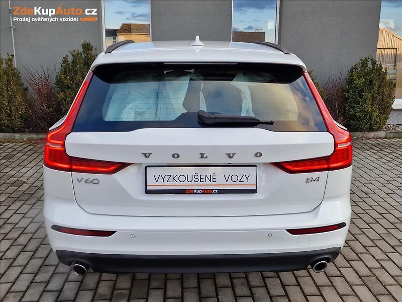Volvo V60 B4 FWD Momentum Pro,ČR,1.Maj. - fotka 9 z 50