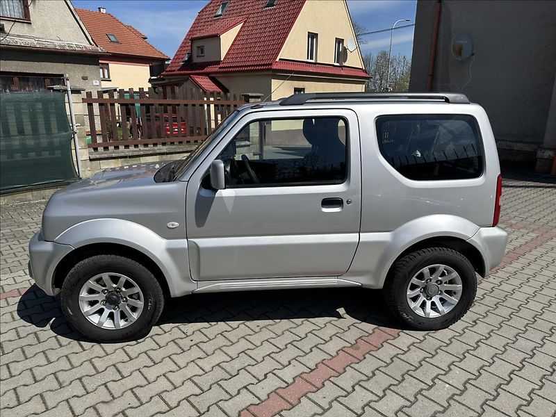 Suzuki Jimny 1,3 4x4 AUTOMAT TAŽNÉ - fotka 7 z 18