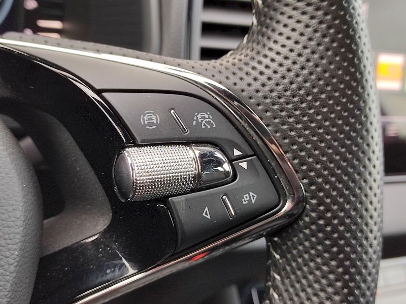 Škoda Karoq (2022) SportLine + 1,5 Tsi 110 Kw - fotka 30 z 36