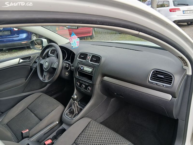 Volkswagen Golf VI 1.6 TDI - fotka 22 z 29