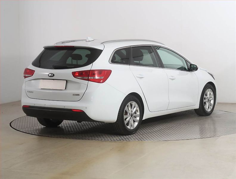 Kia Ceed (2018) Premium 1.6 i, Serv.kniha - fotka 5 z 18