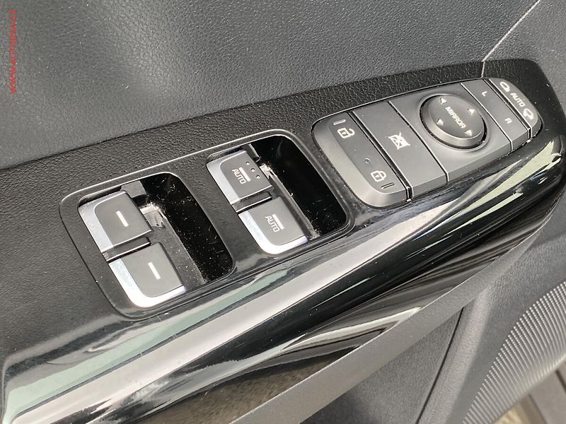 Kia Sportage (2019) 1.6 T-GDi, 2.maj,ČR, AC - fotka 11 z 17