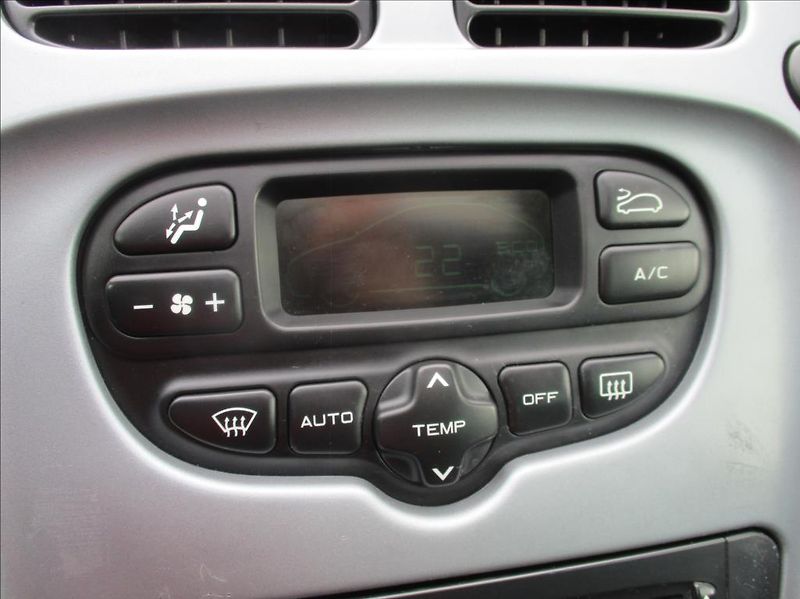 Citroën Xsara Picasso 1,6 i, klima, servis, tažné, - fotka 21 z 35