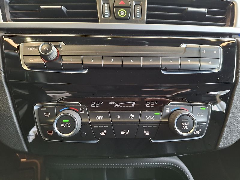 BMW X1 xDrive18d X-Line - fotka 14 z 23