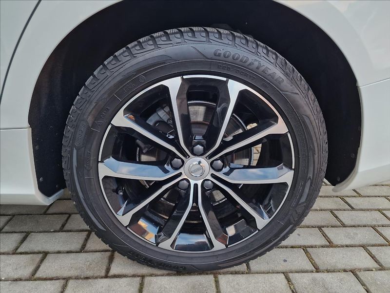 Volvo V60 B4 FWD Momentum Pro,ČR,1.Maj. - fotka 44 z 50