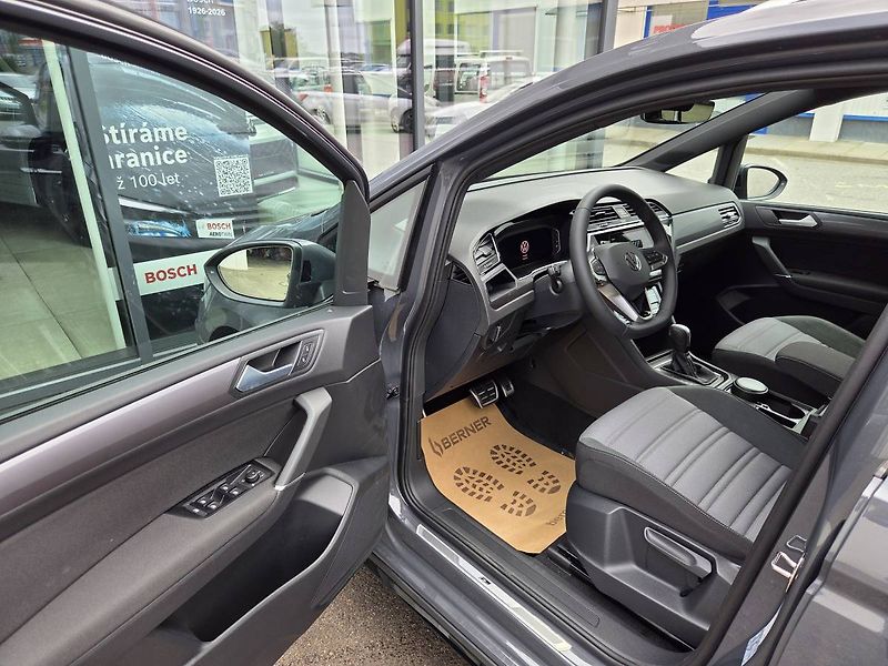 Volkswagen Touran (2026) 1.5 TSI R-line DSG 7míst - fotka 9 z 46