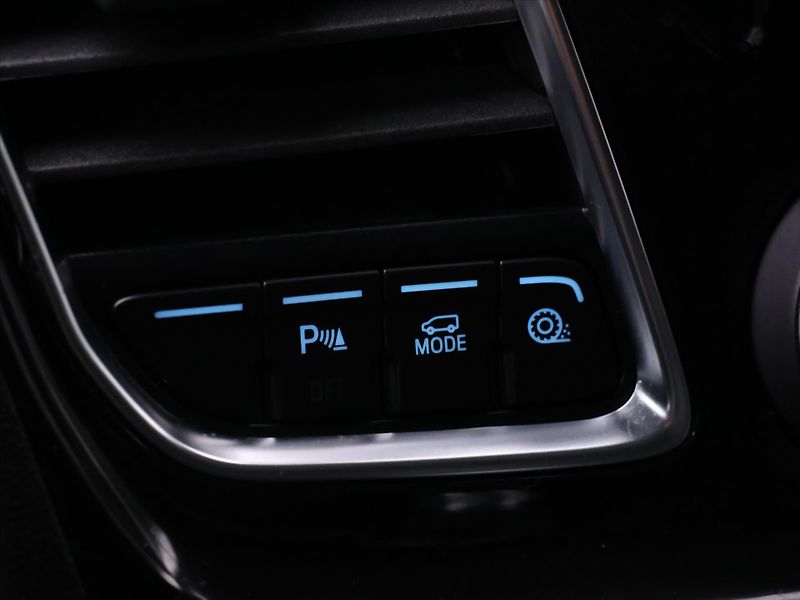 Ford Tourneo Custom 2,0 TDCi 136kW 8-Míst L2 DPH - fotka 23 z 31