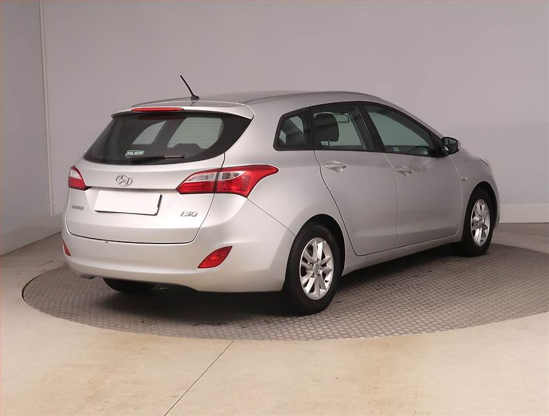 Hyundai i30 (2013) 1.6 MPI, Tempomat - fotka 5 z 15