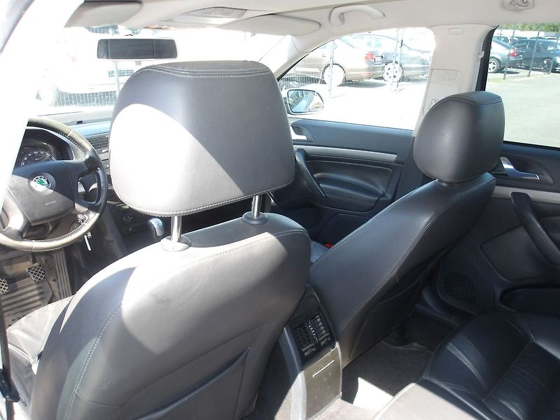 Škoda Octavia 1,9TDi 4X4 !!! KŮŽE,VÝHŘEVY ! - fotka 19 z 24