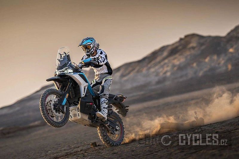 CFMOTO (2026) 1000 MT-X - fotka 19 z 26