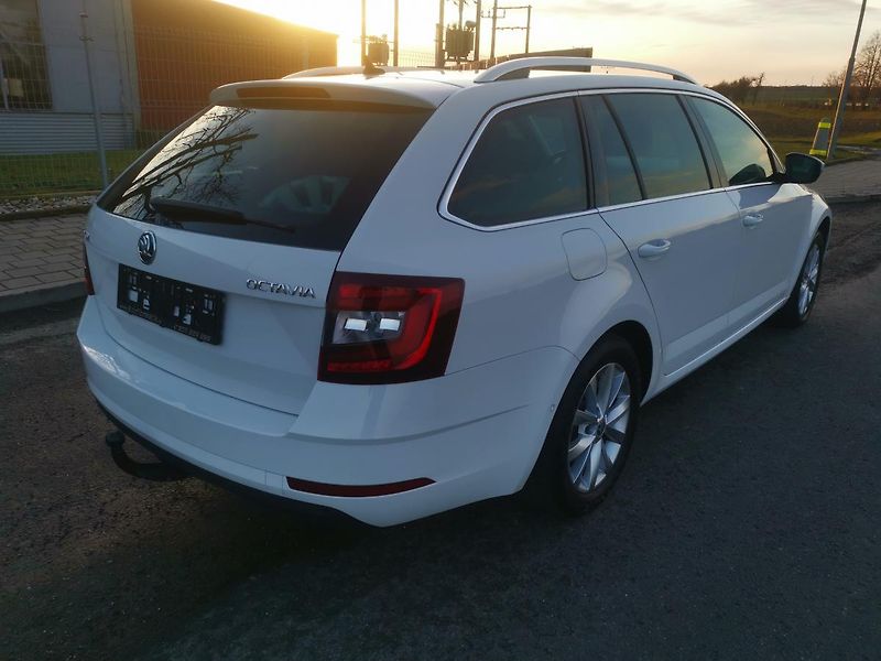 Škoda Octavia 2,0TDI DSG 110kW ACC STYLEPLUS - fotka 5 z 87