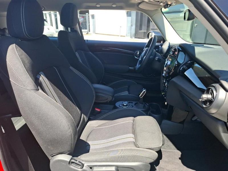 Mini Cooper SE - fotka 6 z 7