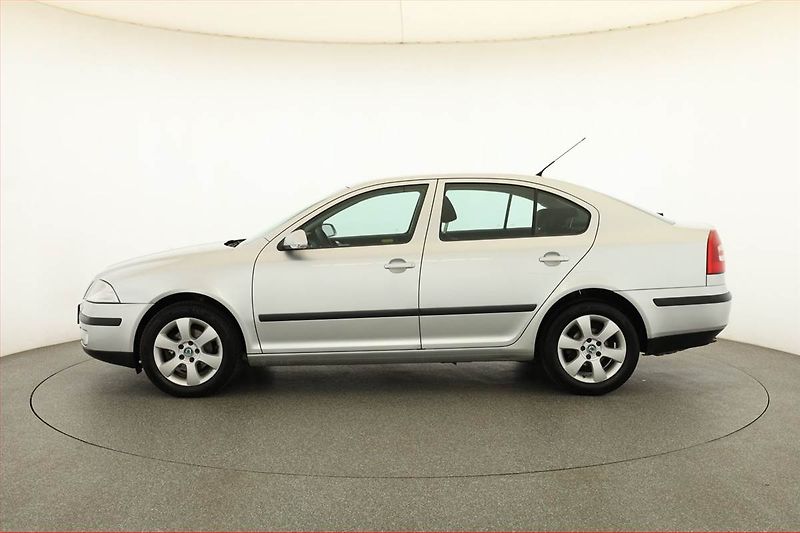 Škoda Octavia (2009) 1.9 TDI, nová STK, zamluveno - fotka 3 z 16