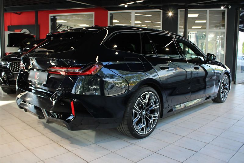 BMW Řada 5 520d xDrive M Sport Pro DAProf - fotka 6 z 35