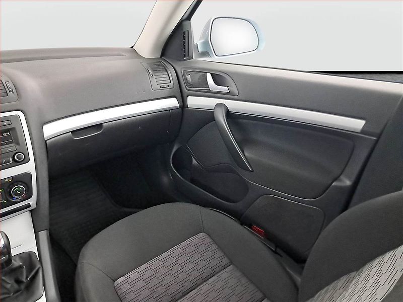 Škoda Octavia (2010) 1.4 TSI, Tempomat - fotka 8 z 16