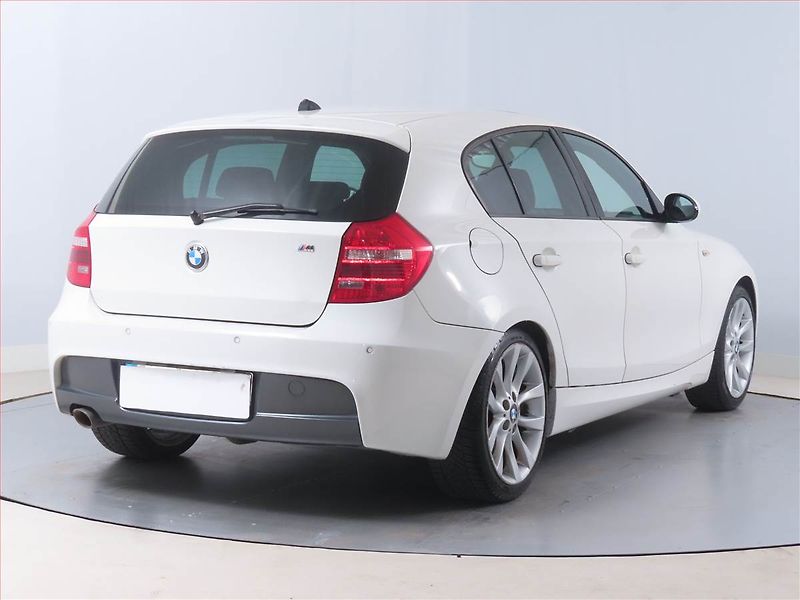 BMW Řada 1 (2009) M Paket 118d, Xenony, Tempomat - fotka 5 z 16