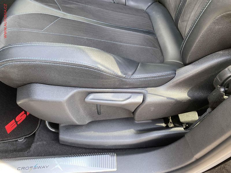 Peugeot 3008 (2019) 1.2PT, Crossway - fotka 14 z 19