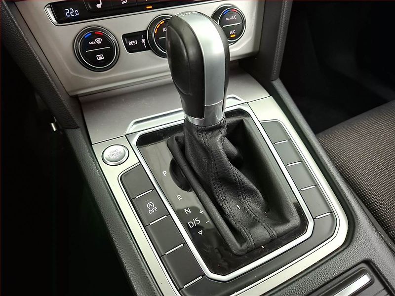 Volkswagen Passat (2015) 2.0 TDI, Automat, Navi - fotka 13 z 19