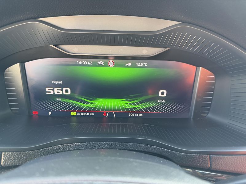 Škoda Karoq 2,0 TSi/140kW 4x4 DSG Sportlin - fotka 89 z 94