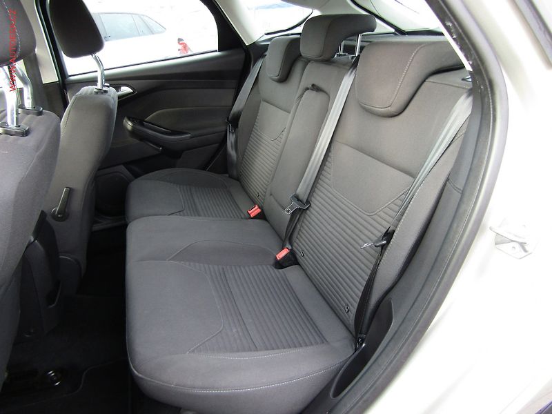 Ford Focus (2015) 1.5 EB, AT, bixen, autoAC - fotka 10 z 18