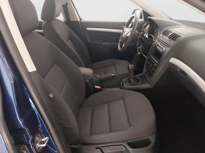 Škoda Octavia (2006) Ambiente 1.9 TDI, Serv.kniha - fotka 9 z 16