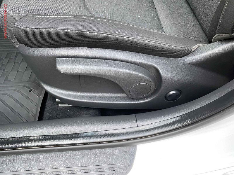 Hyundai i30 (2021) 1.6 CRDi, ČR, LED,, temp - fotka 14 z 17