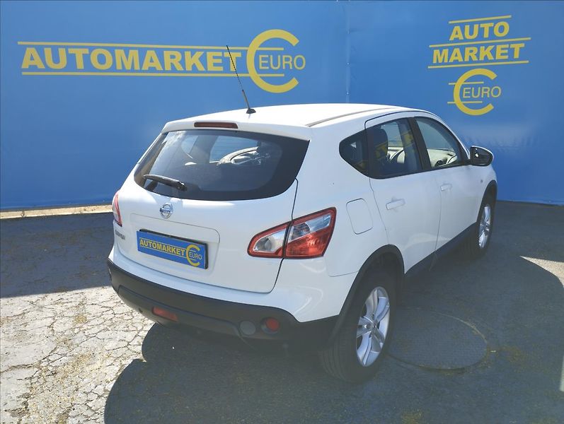 Nissan Qashqai 1,6 - fotka 4 z 15
